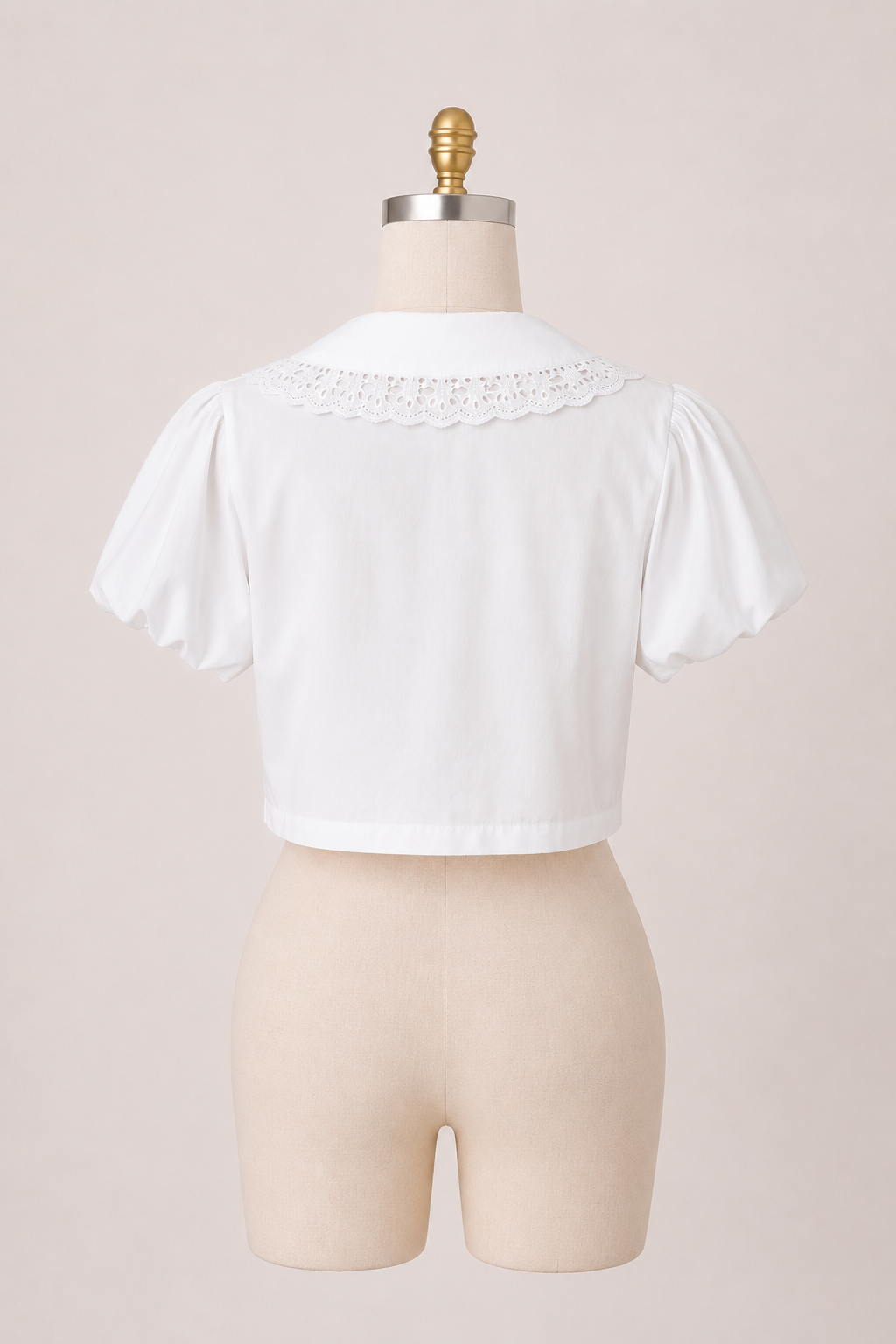 Camisa de Encaje y Cuello Blanco